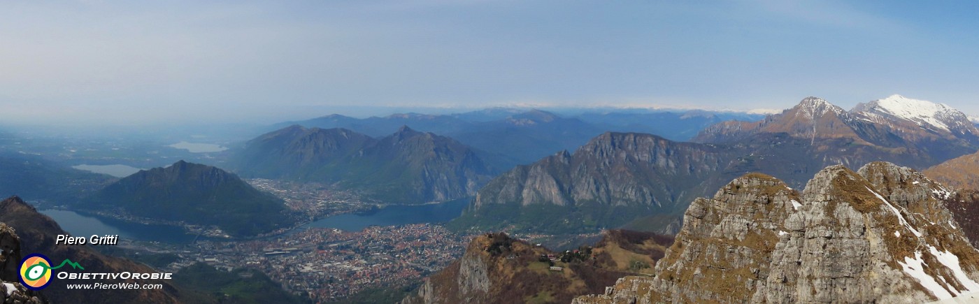 45 Vista panoramica su Lecco, il suo lago, le sue montagne.jpg